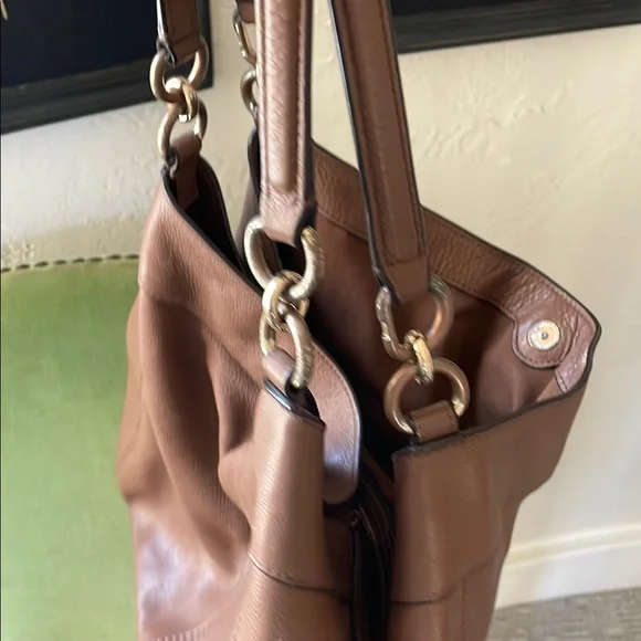 Coach Brown Leather Shoulder Bag with Gold Hardware.  Extremely clean. - Picture 5 of 10